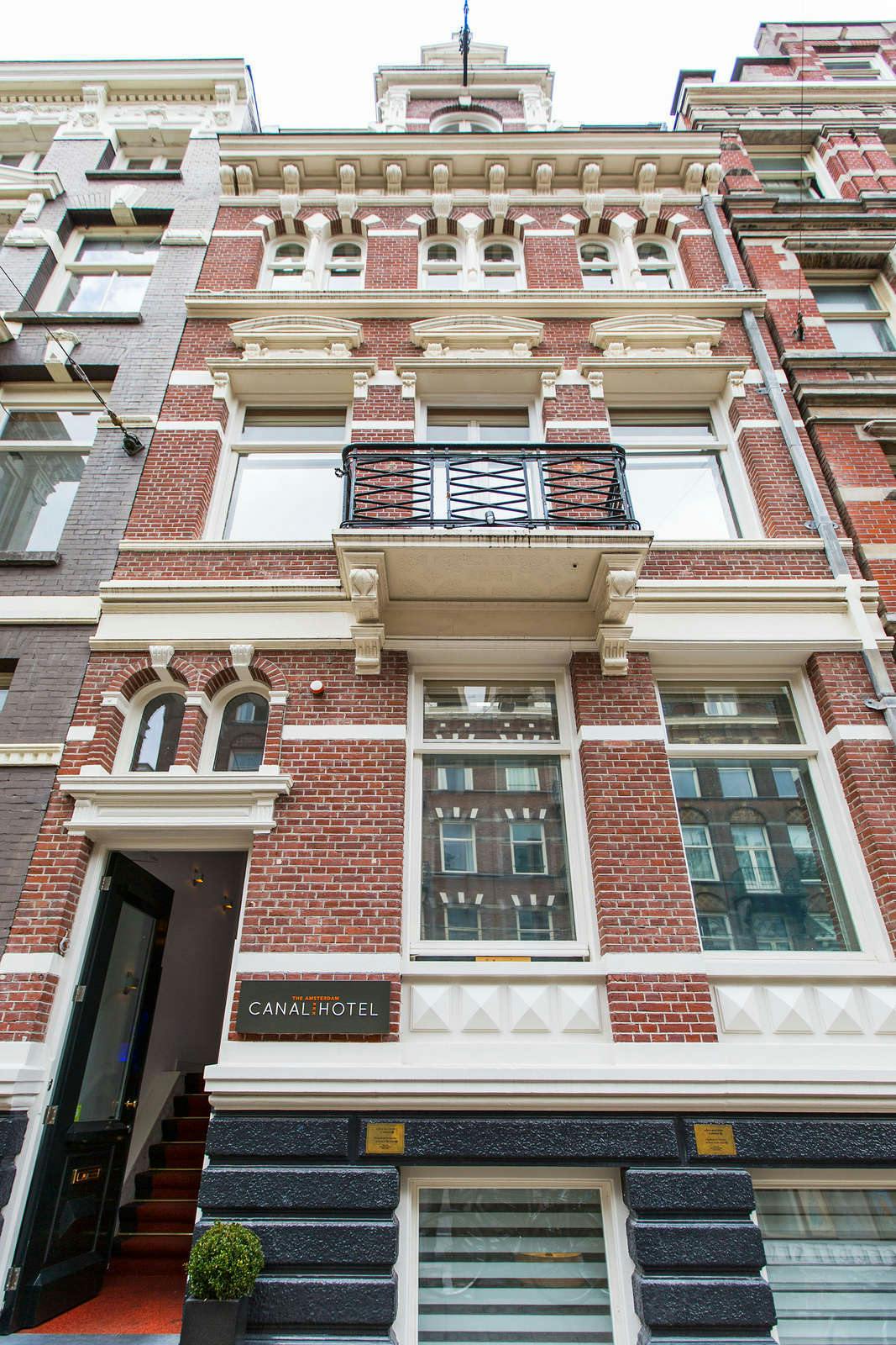 Amsterdam Canal Hotel