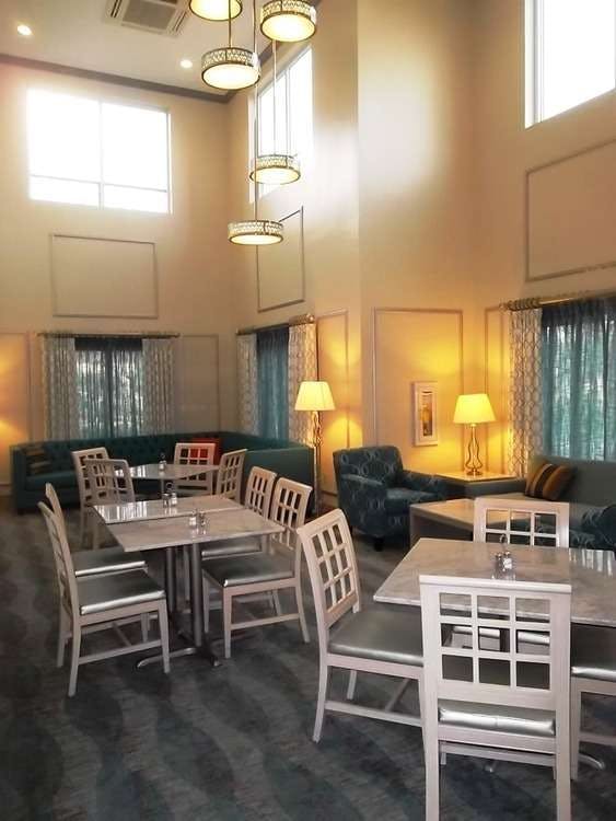 Hotel Holiday Inn Express Hotel & Suites Brookhaven photo 3