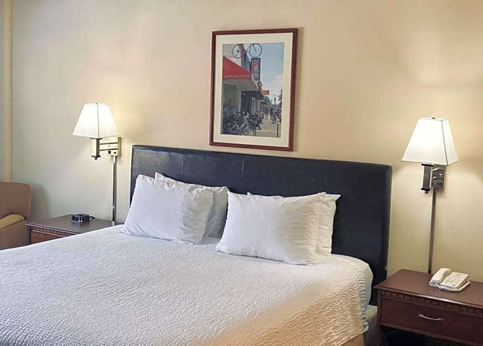 Hotel University Inn Durham next to Duke University Medical Center photo 4