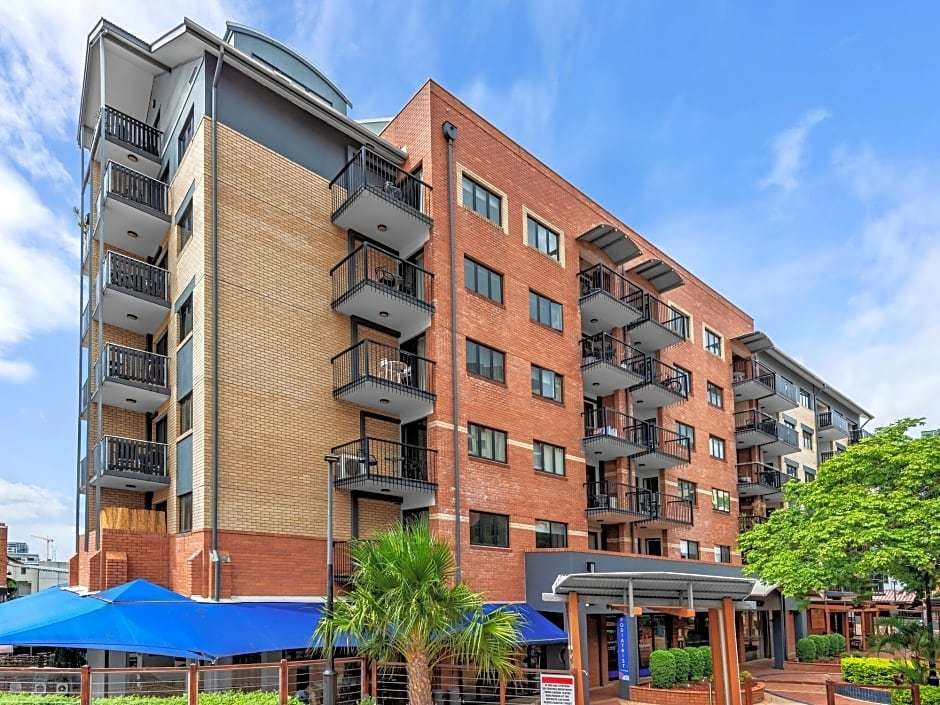 Central Brunswick Apartment Hotel