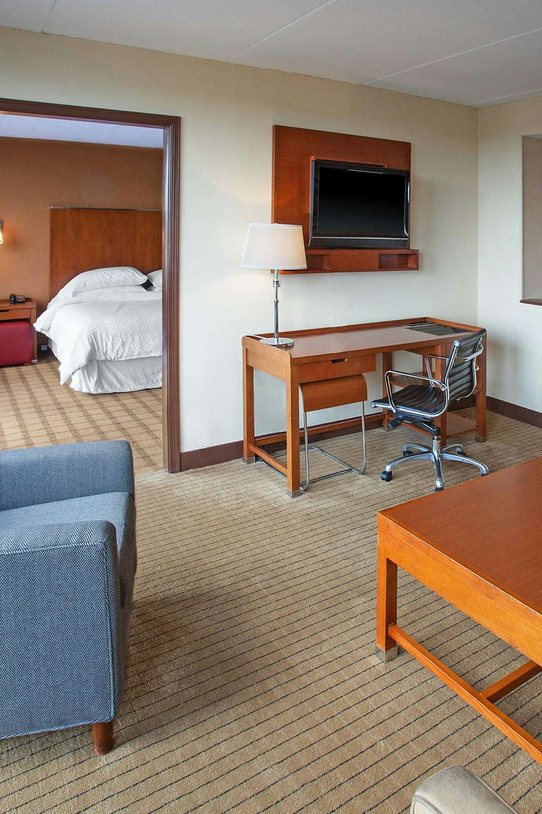 Hotel Four Points by Sheraton Philadelphia Northeast photo 3