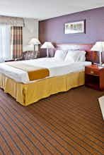 Hotel Holiday Inn Express Grand Rapids SW photo 1