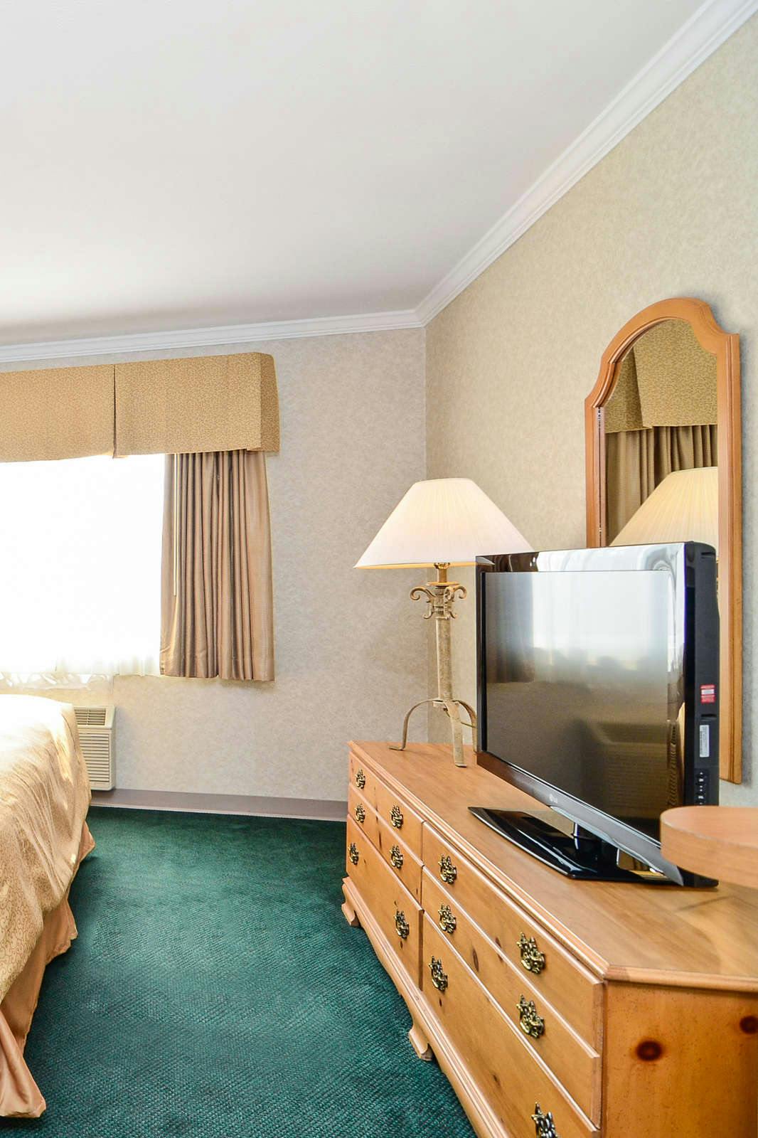 Hotel Magnuson Grand Pioneer Inn and Suites photo 5