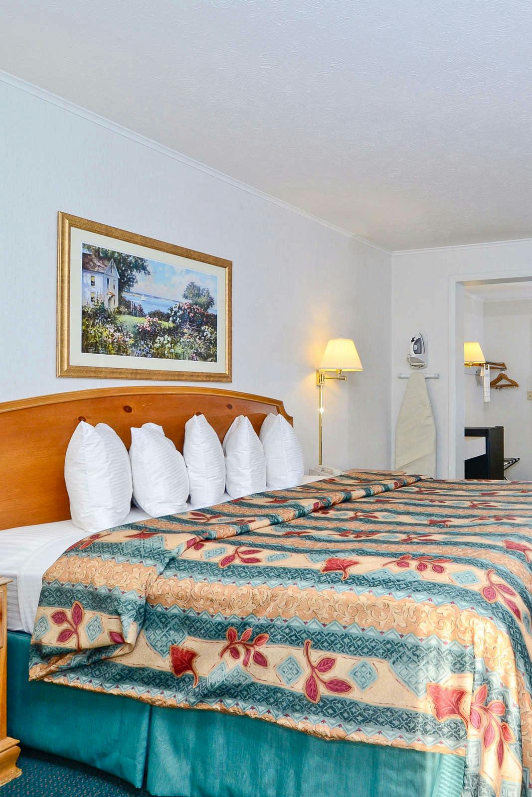 Hotel Magnuson Grand Pioneer Inn and Suites photo 3