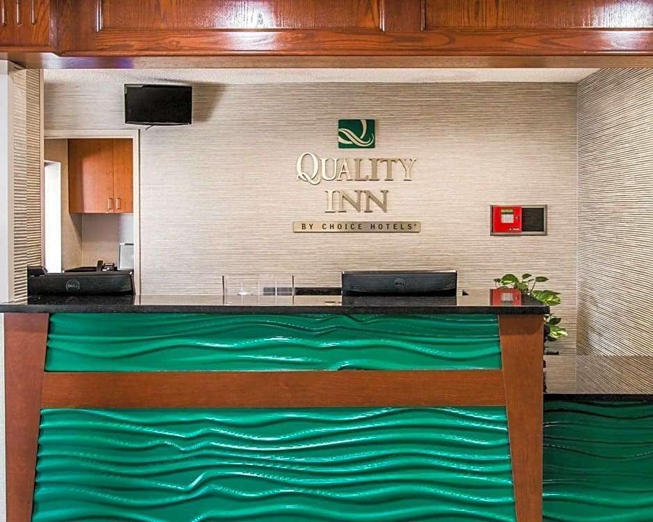 Hotel Quality Inn & Suites Warren - Detroit photo 3