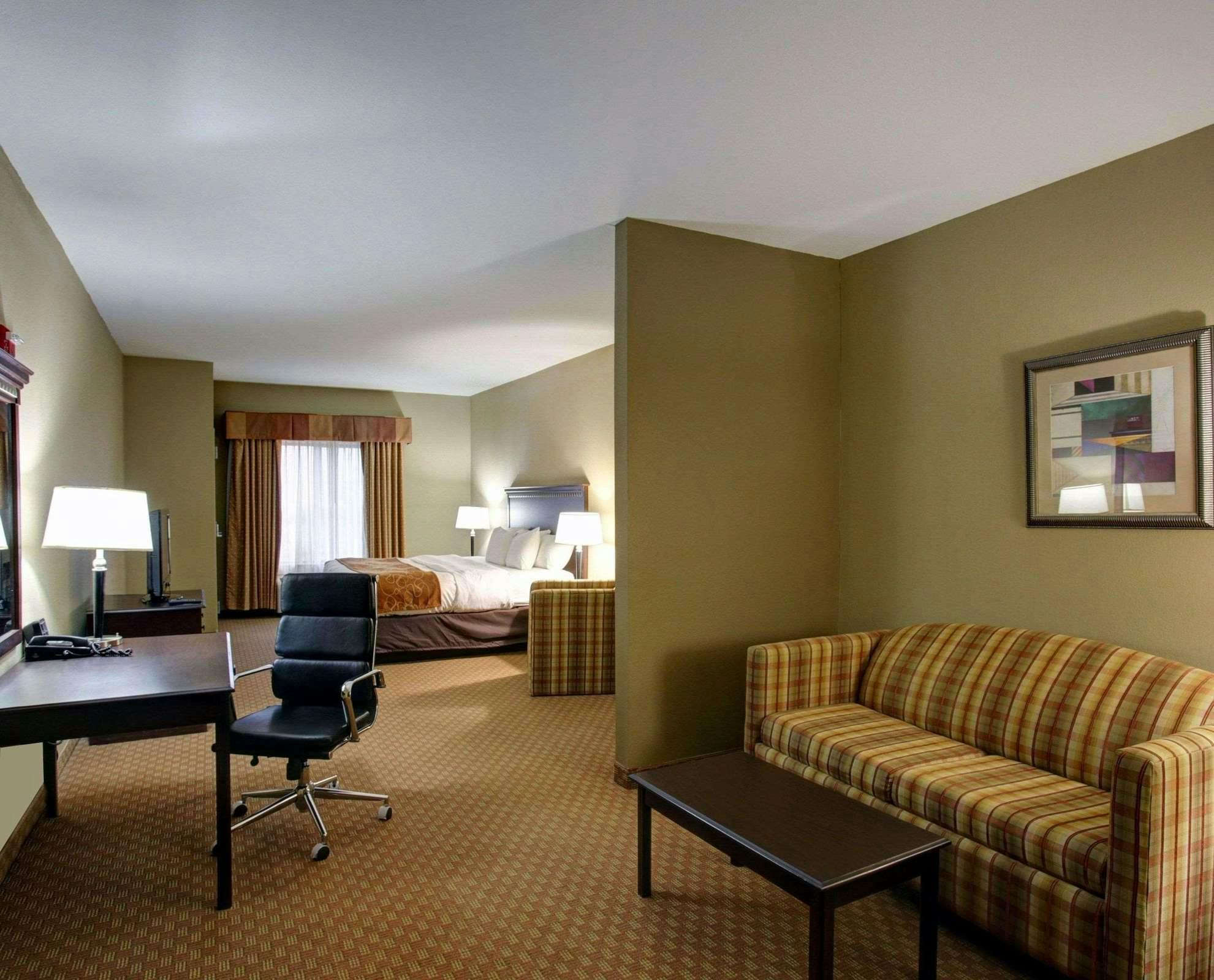 Hotel Comfort Suites Copperas Cove TX photo 4