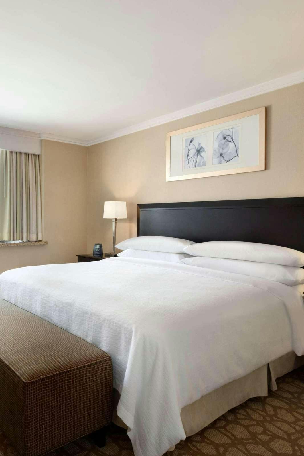 Hotel Embassy Suites Los Angeles - Glendale photo 1