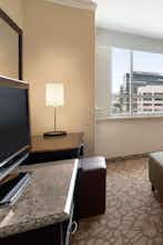 Hotel Embassy Suites Los Angeles - Glendale photo 2