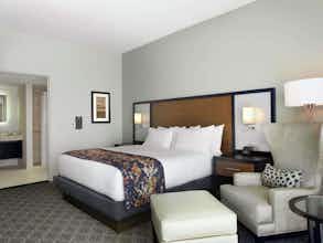 Hotel Doubletree By Hilton Cedar Rapids Convention Complex photo 1