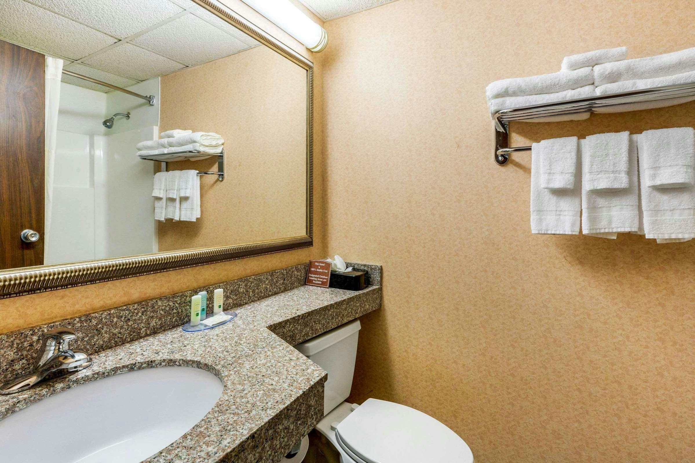 Hotel Quality Inn Old Saybrook - Westbrook photo 2