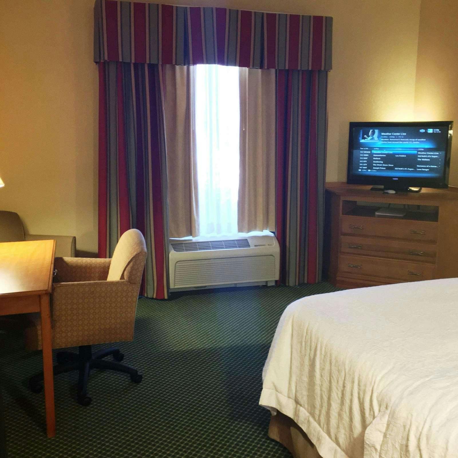 Hotel Hampton Inn Hays-North of I-70 photo 3