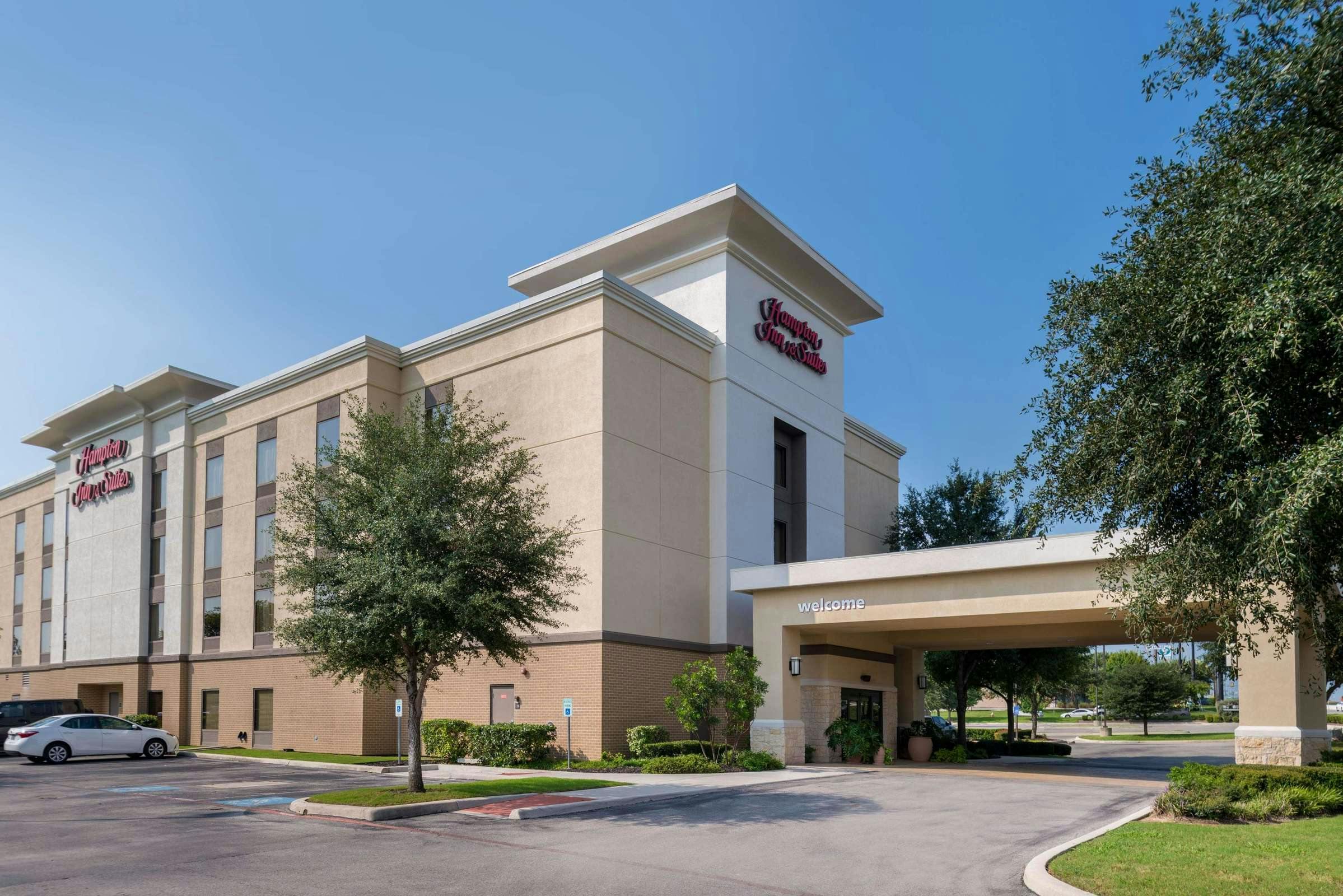 Hotel Hampton Inn and Suites Schertz photo 1