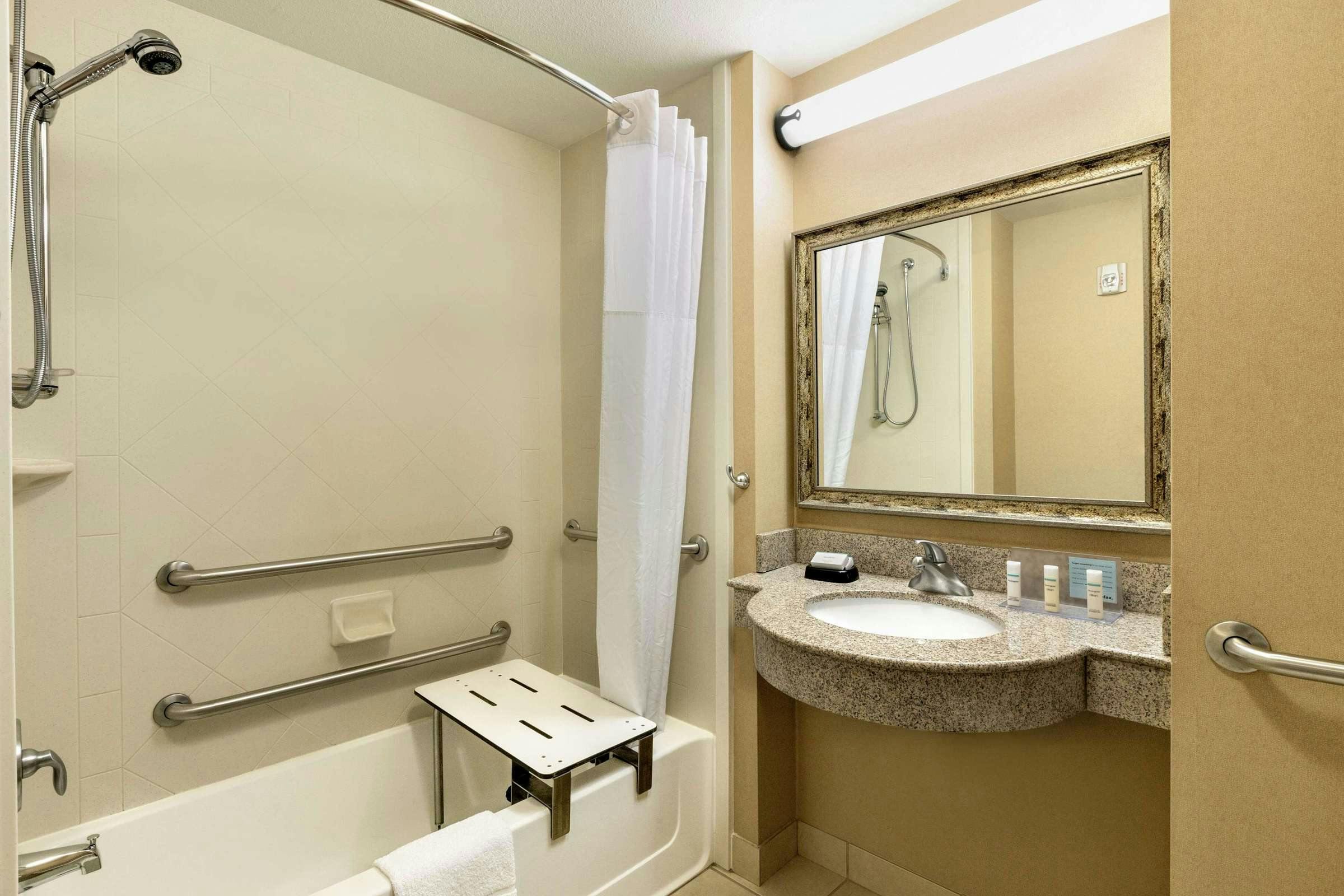 Hotel Hampton Inn Duncan photo 4