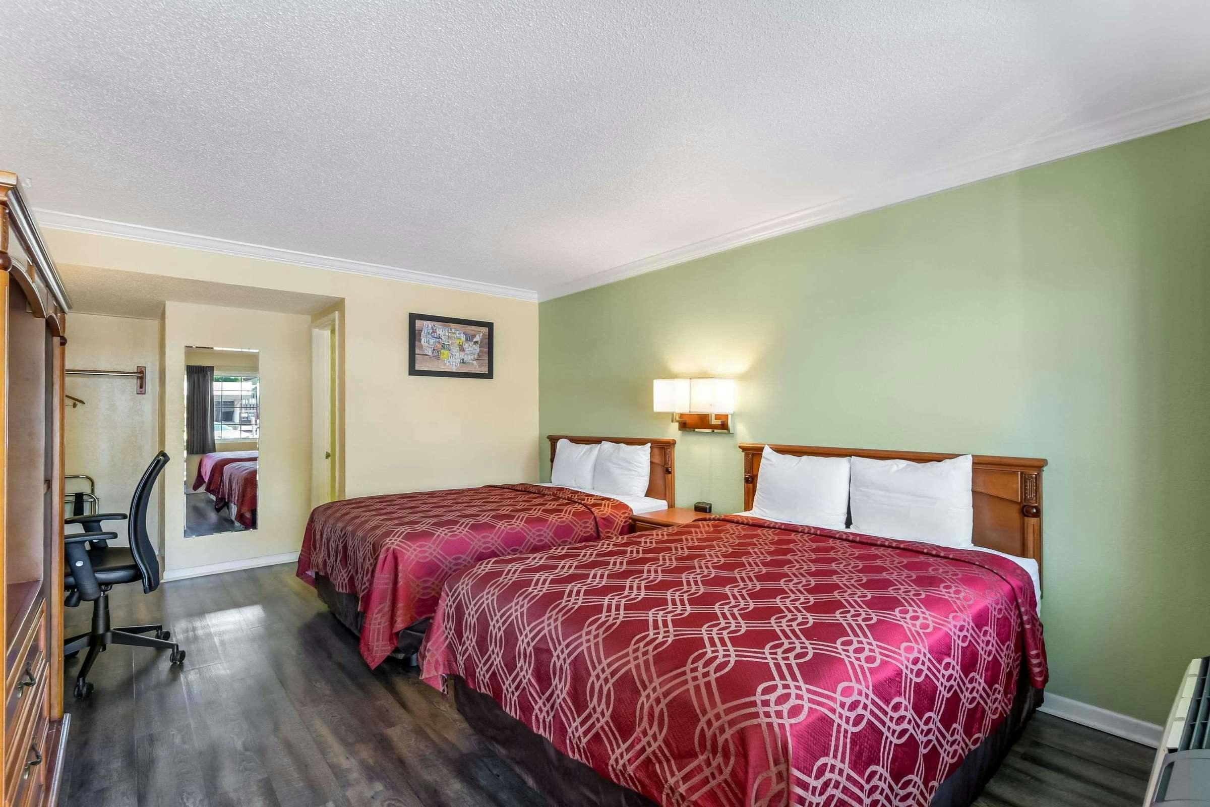 Hotel Econo Lodge Woodland near I-5 photo 4