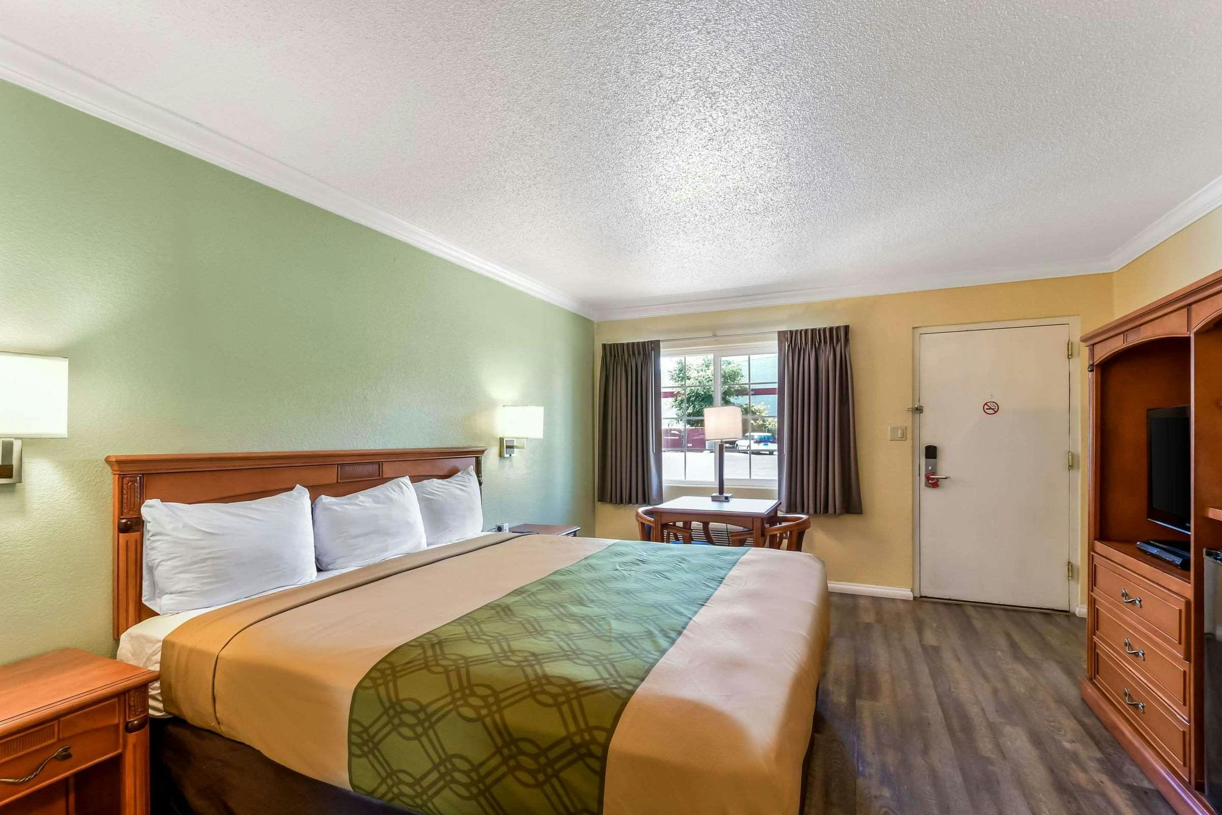 Hotel Econo Lodge Woodland near I-5 photo 5