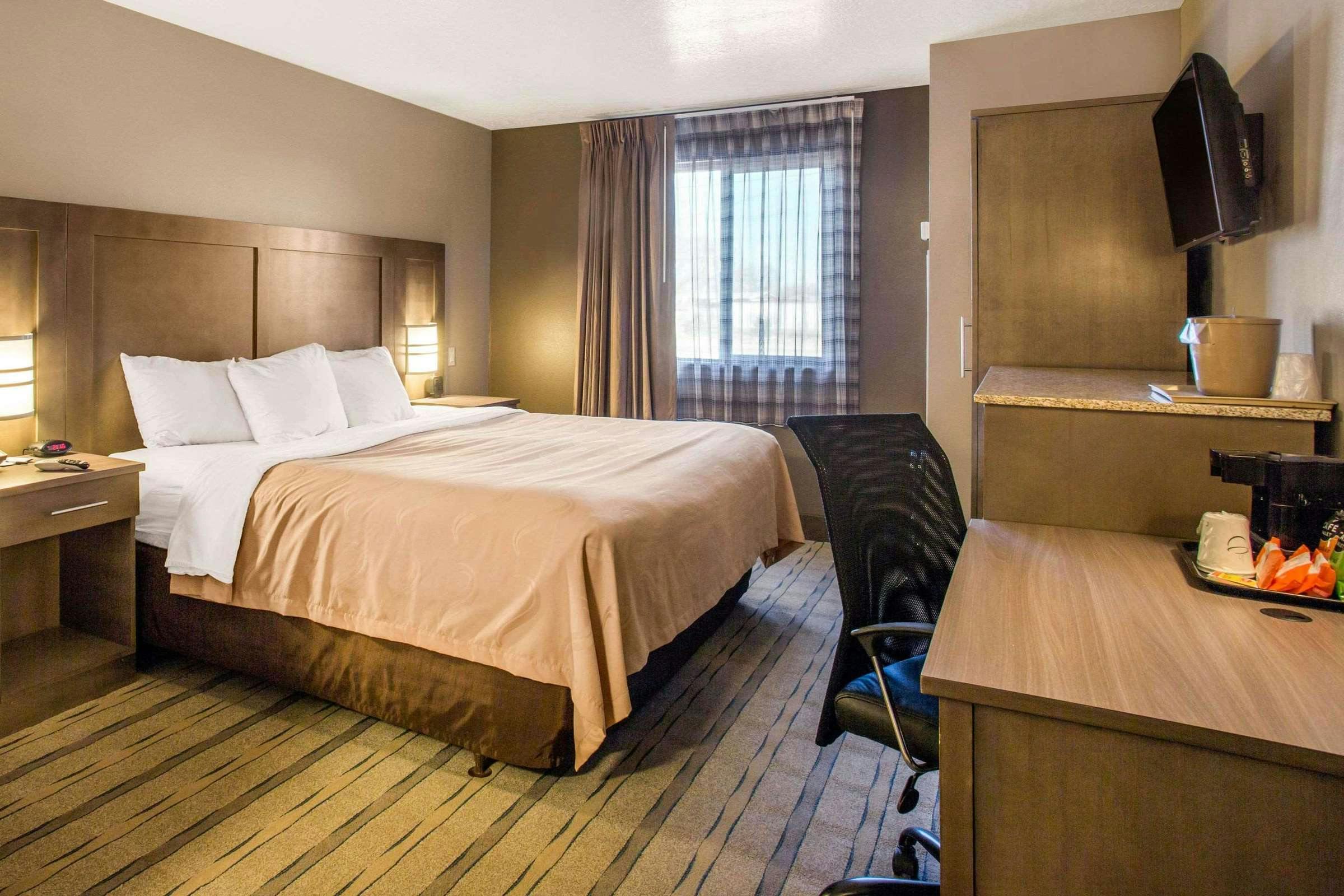 Hotel Quality Inn Moriarty, NM photo 1