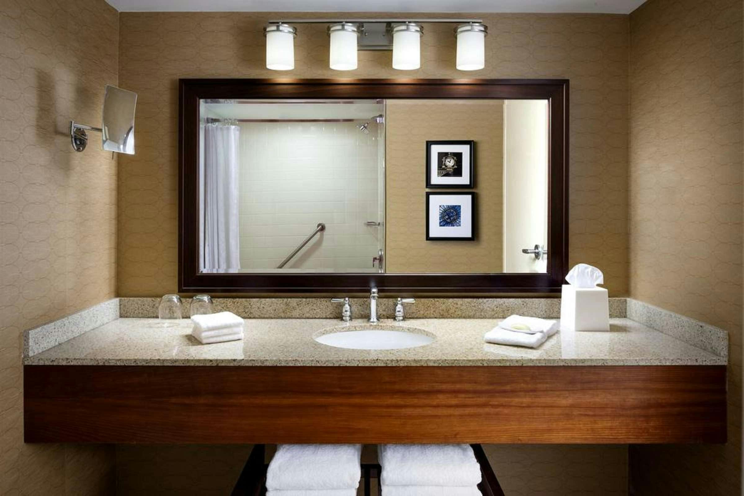 Hotel Sheraton Pittsburgh Hotel at Station Square photo 3