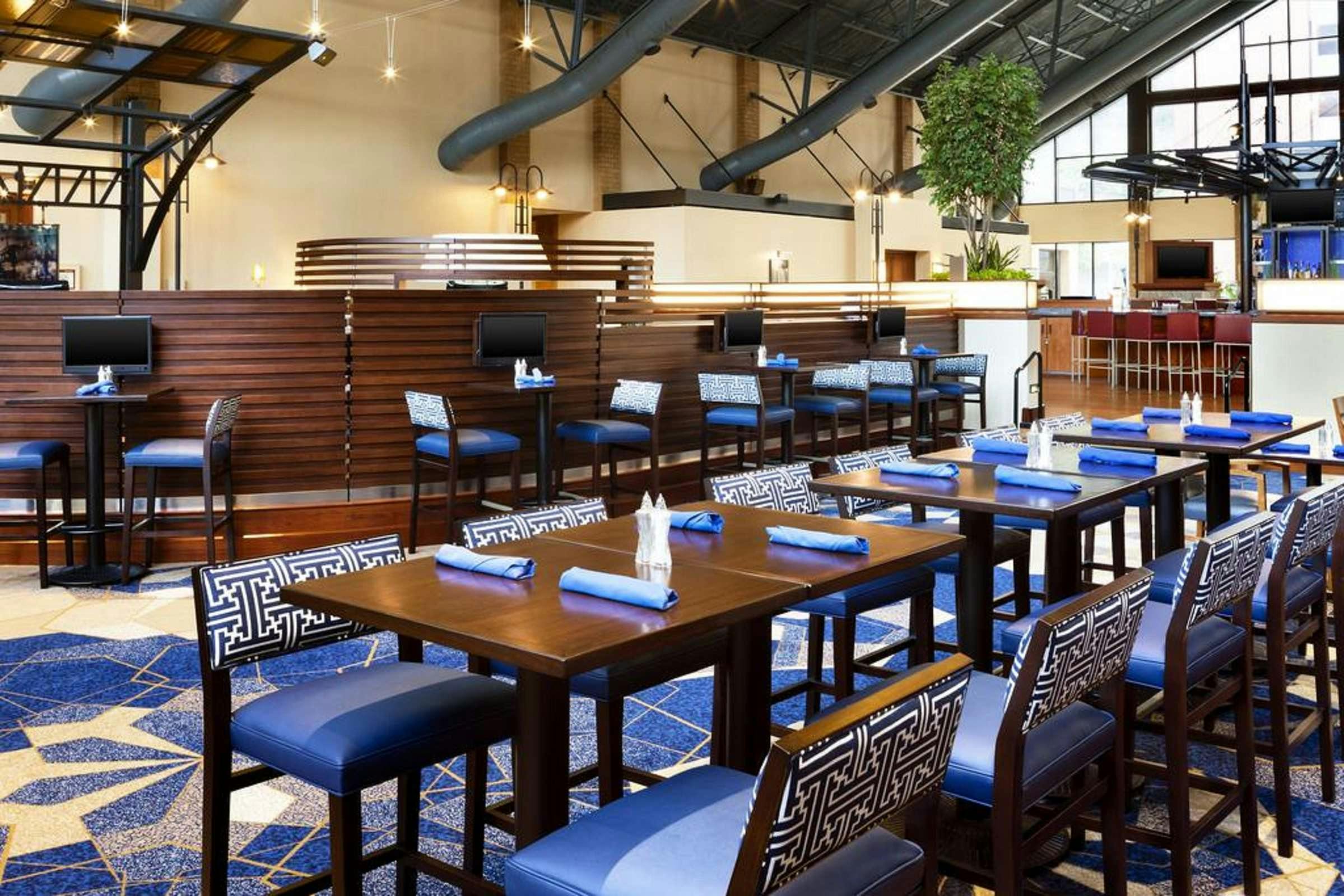 Hotel Sheraton Pittsburgh Hotel at Station Square photo 5