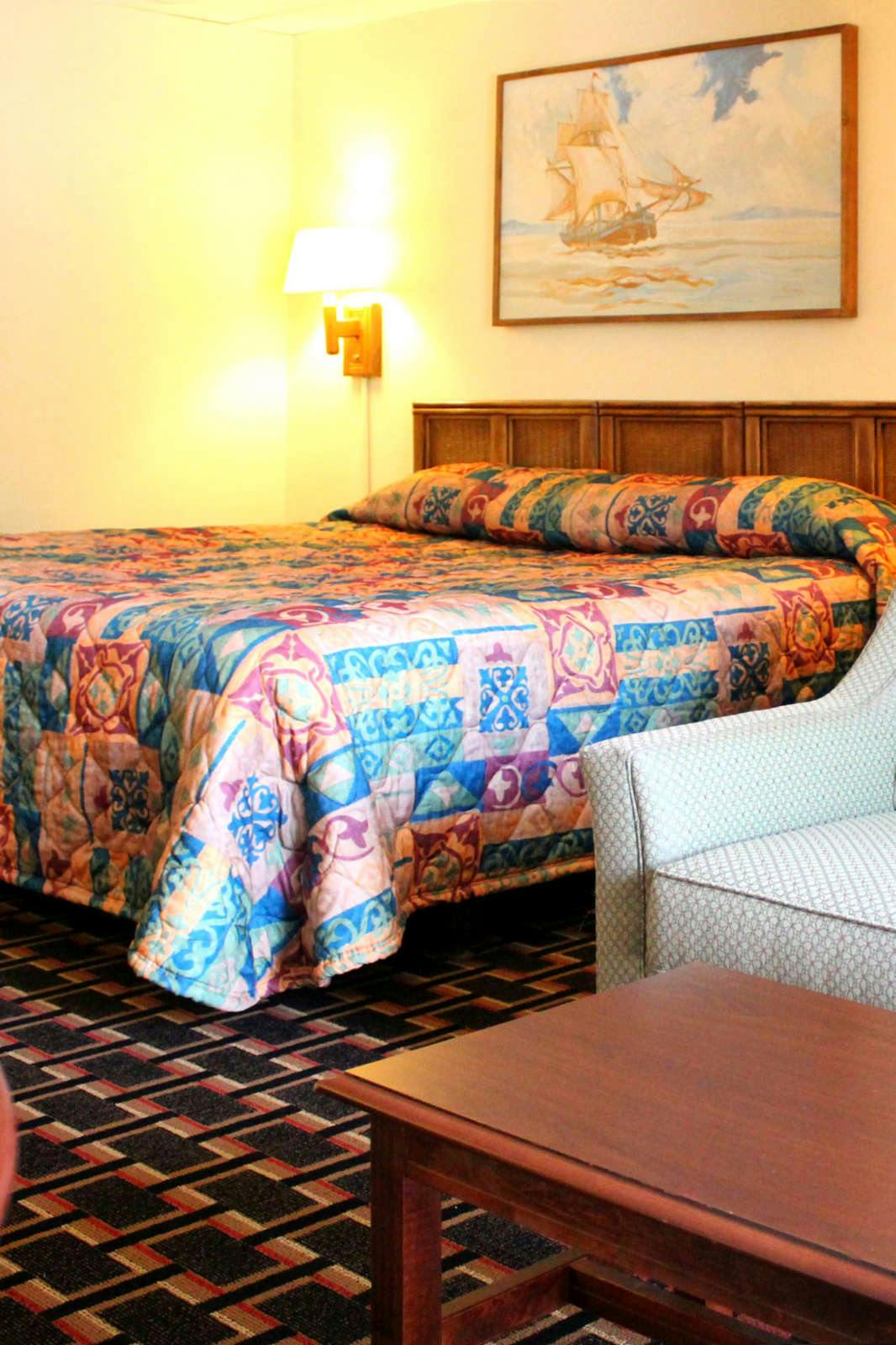 Hotel Colonial Inn Ellsworth photo 1