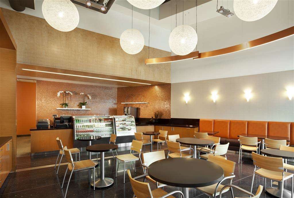 Hotel Sheraton Fairplex Hotel & Conference Center photo 3