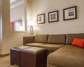 Hotel Comfort Suites Redding - Shasta Lake photo 1