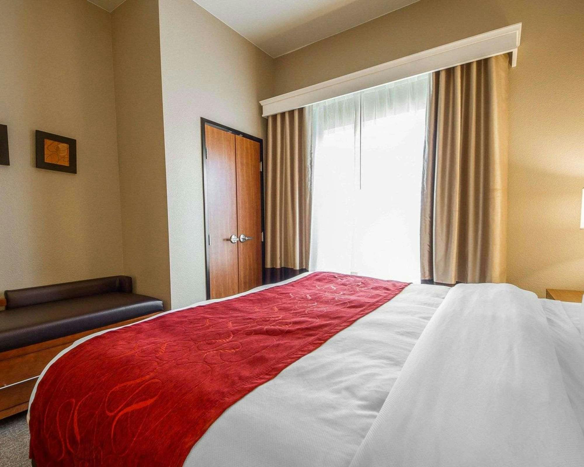 Hotel Comfort Suites Redding - Shasta Lake photo 4