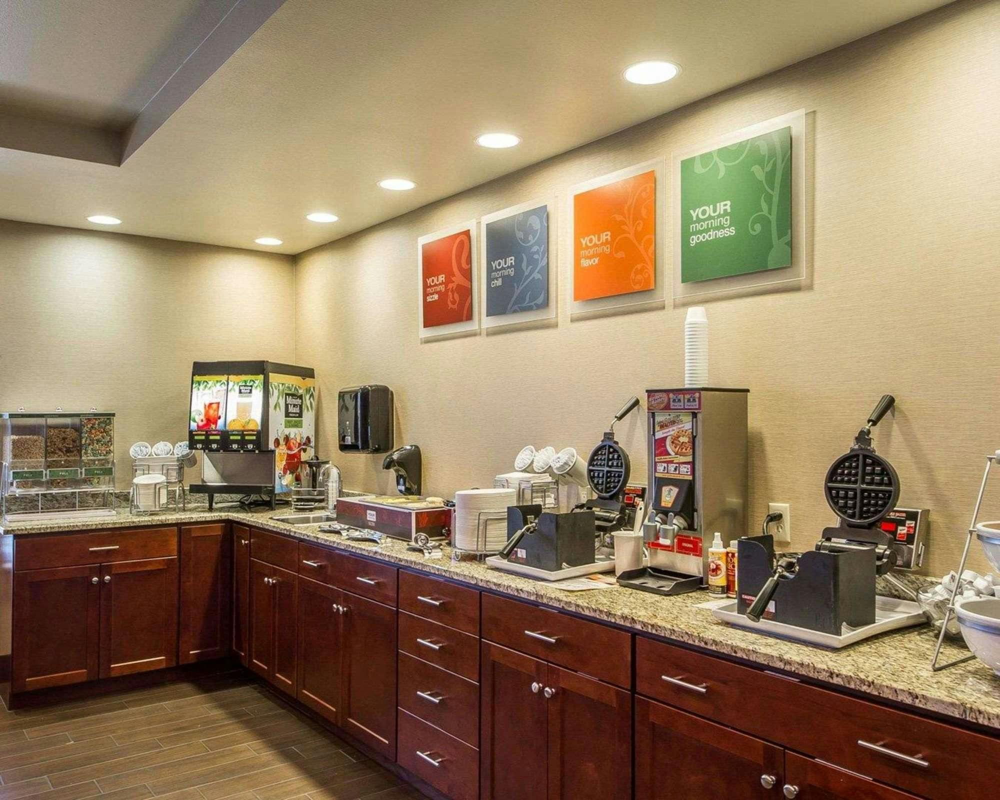 Hotel Comfort Suites Redding - Shasta Lake photo 5