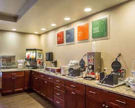 Hotel Comfort Suites Redding - Shasta Lake photo 5