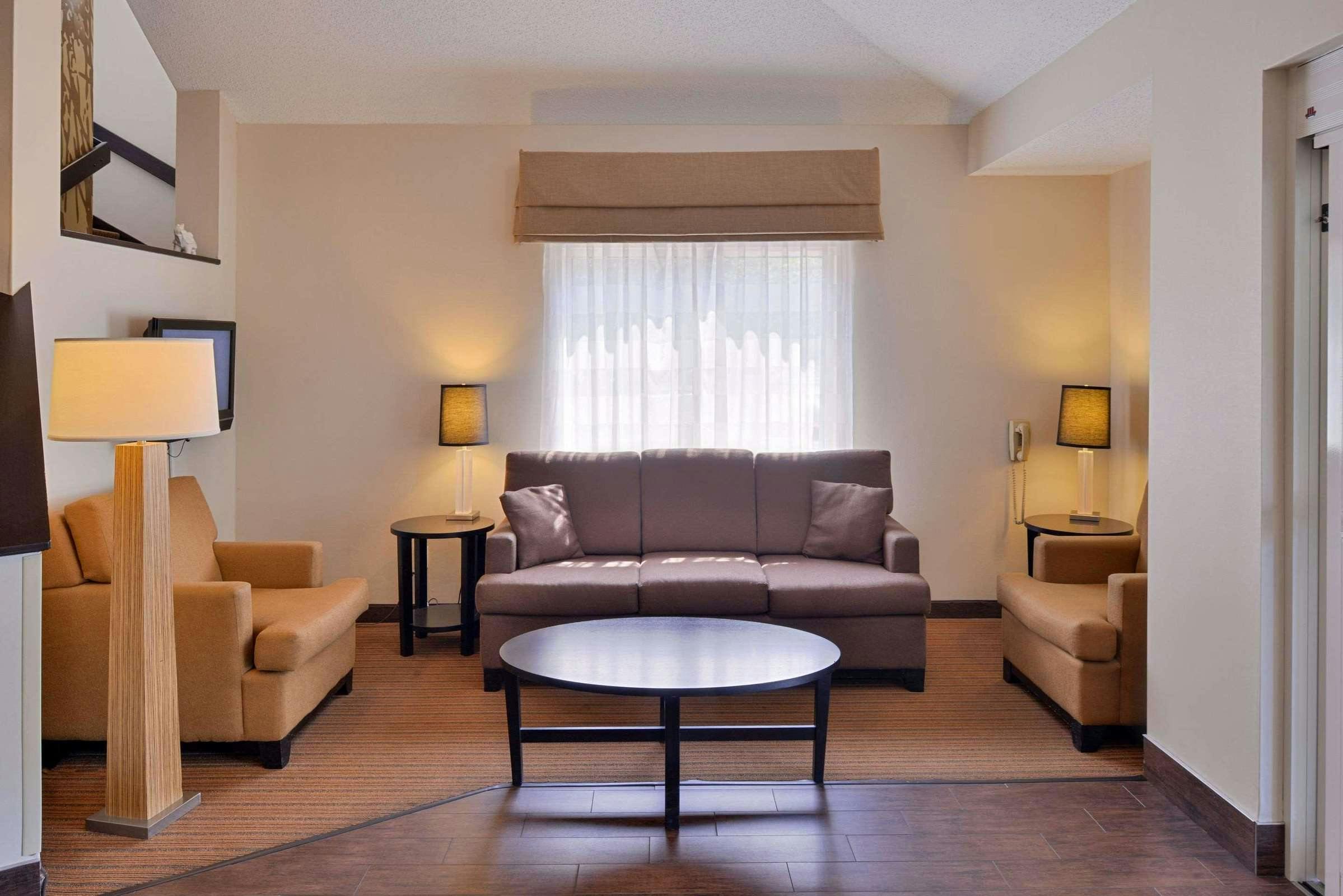 Hotel Sleep Inn Fayetteville North photo 4