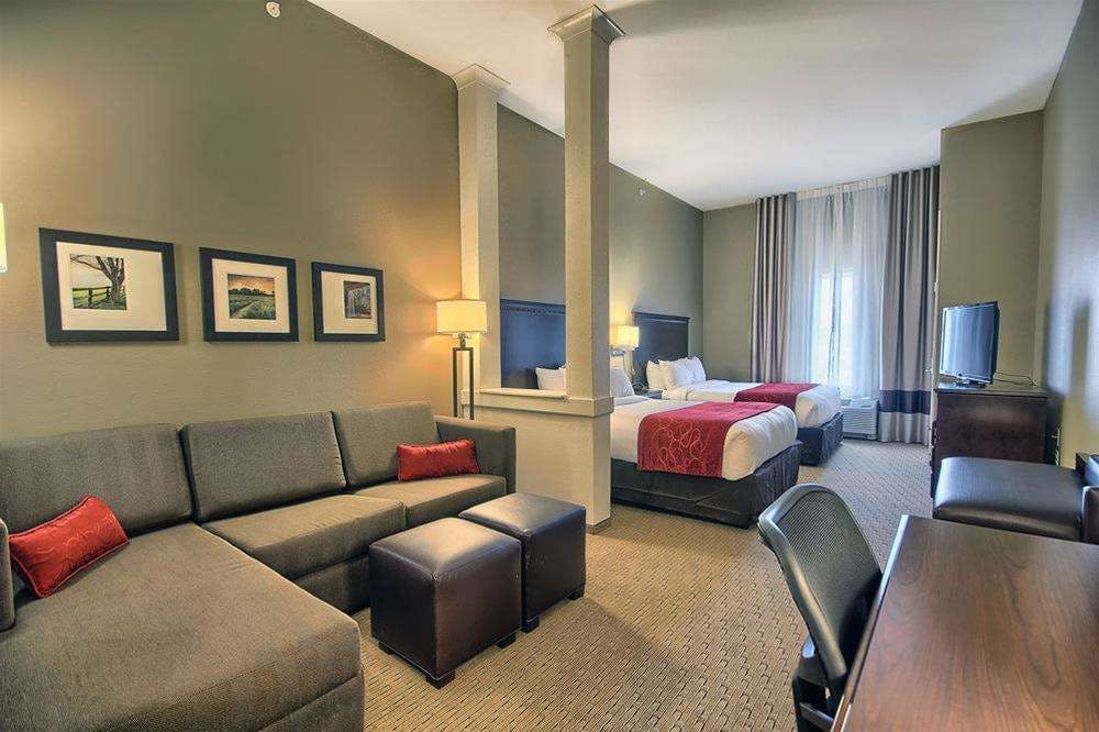 Hotel Comfort Suites Marietta-Parkersburg photo 3