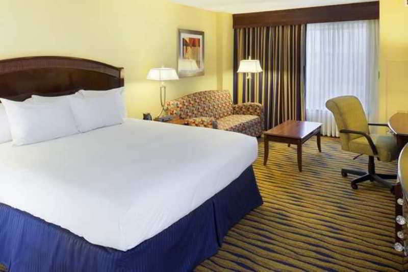 Hotel Doubletree By Hilton Greensboro photo 2