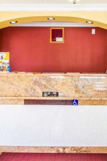 Hotel Inn By the Coliseum photo 4