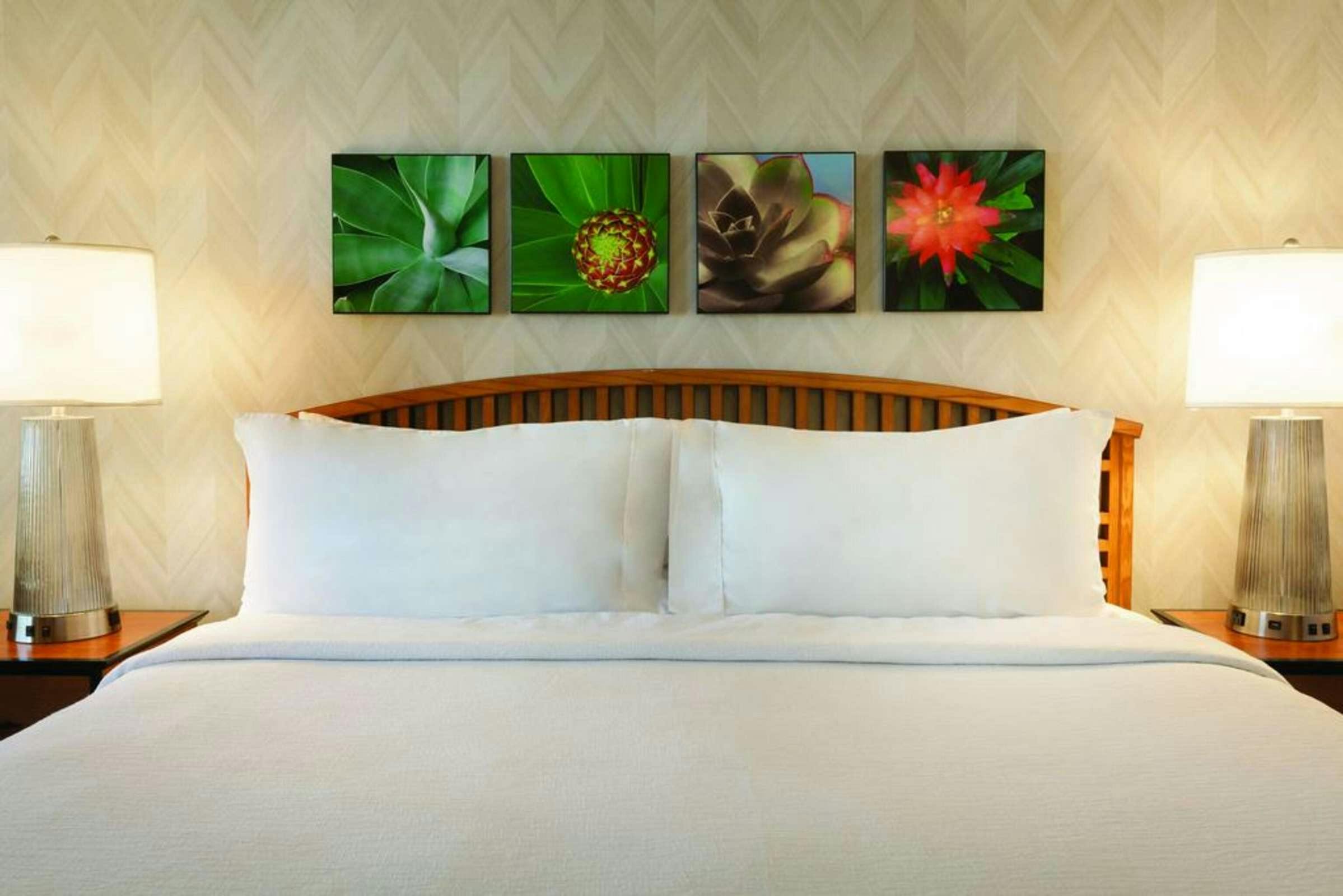 Hotel Embassy Suites by Hilton Anaheim South photo 1