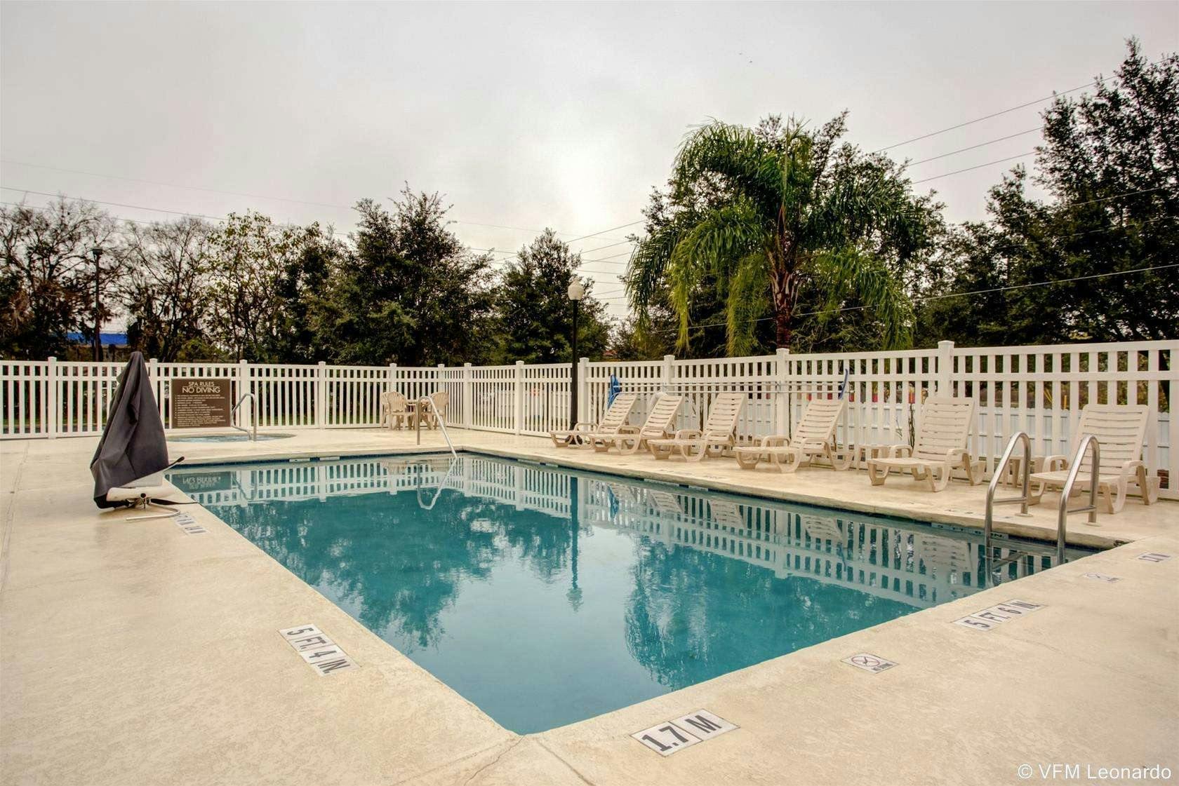 Hotel Comfort Suites Ocala - North photo 5