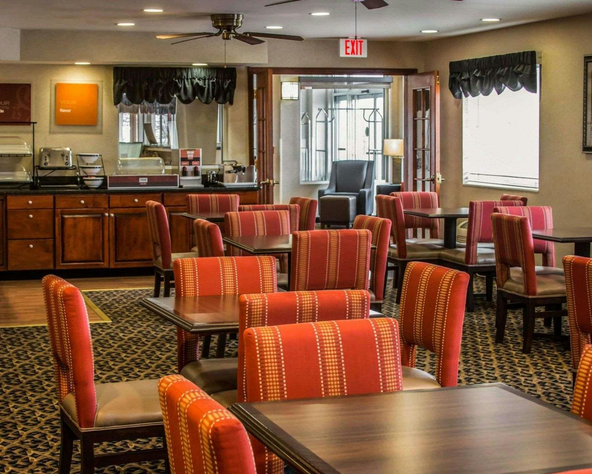 Hotel Comfort Inn & Suites Dimondale - Lansing photo 5