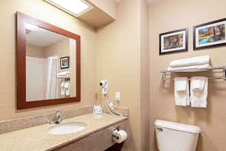 Hotel Comfort Inn & Suites Fredericksburg TX photo 2