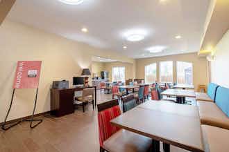 Hotel Comfort Inn & Suites Fredericksburg TX photo 5