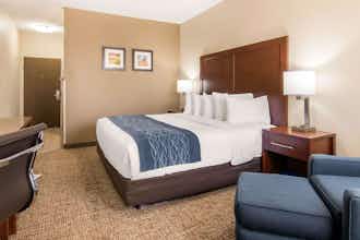 Hotel Comfort Inn & Suites Junction City - near Fort Riley photo 1