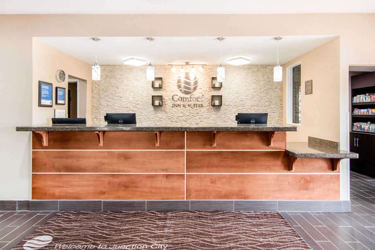 Hotel Comfort Inn and Suites Junction City Near Fort Riley photo 4