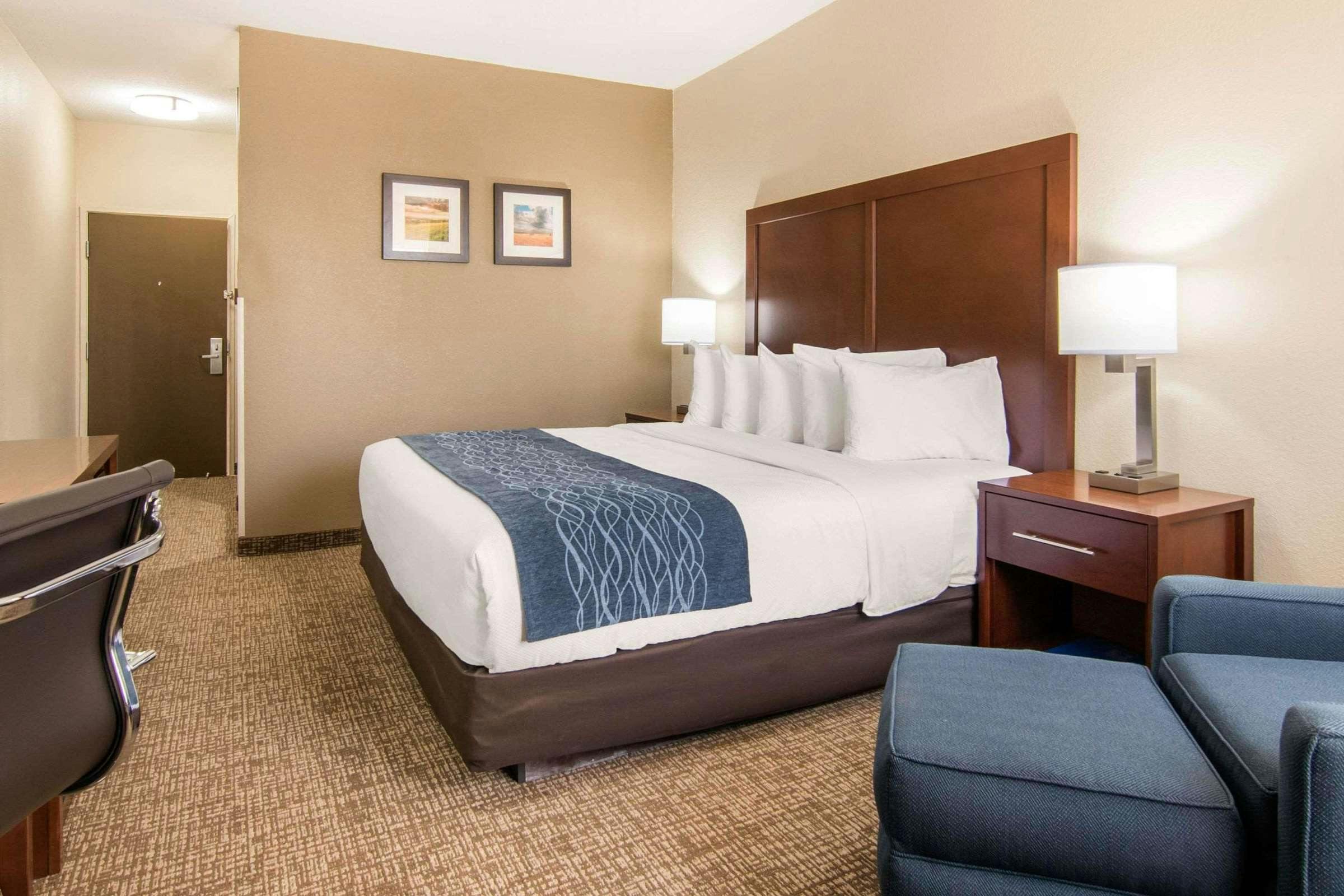 Comfort Inn and Suites Junction City Near Fort Riley