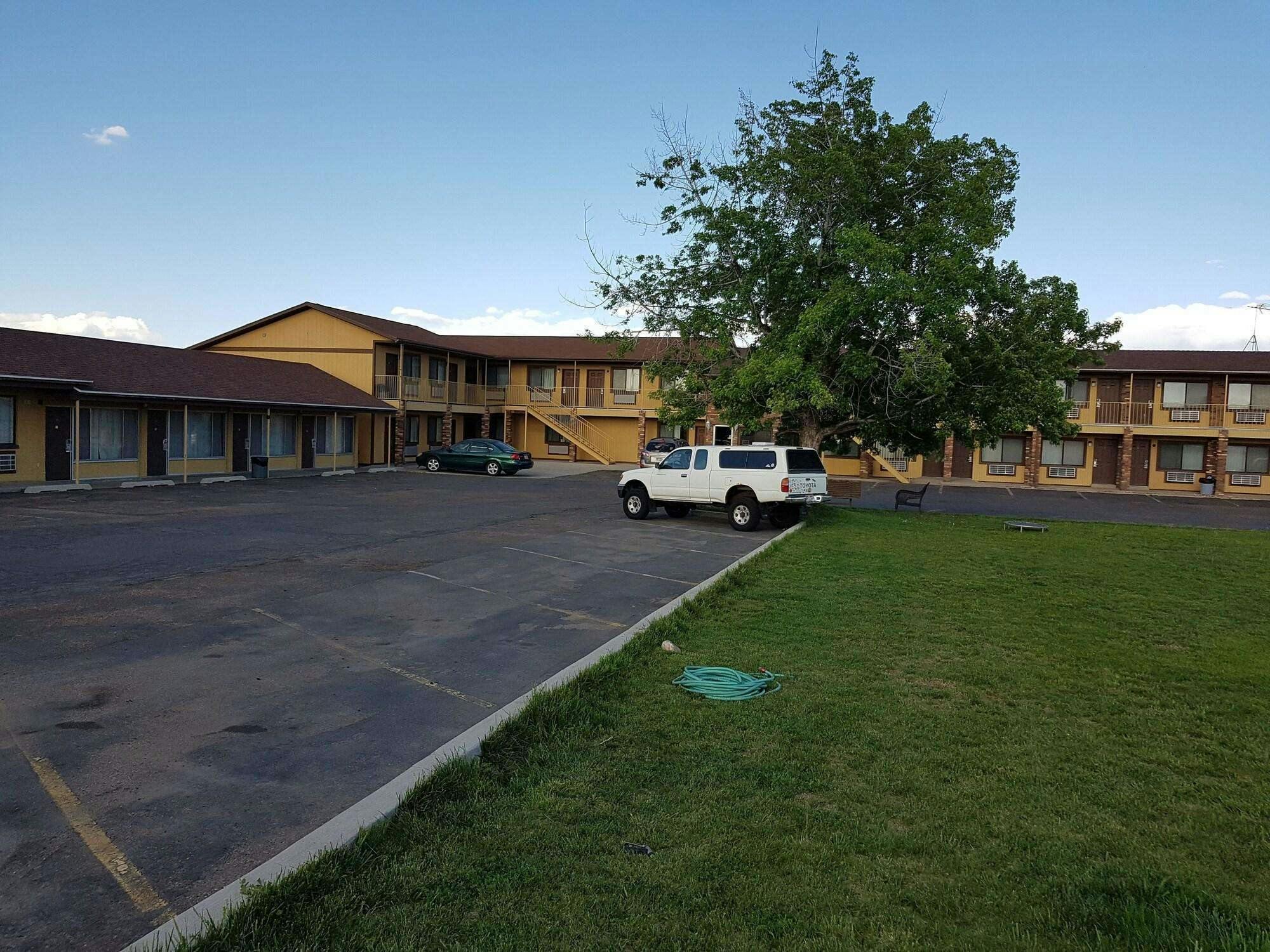 Split Mountain Motel