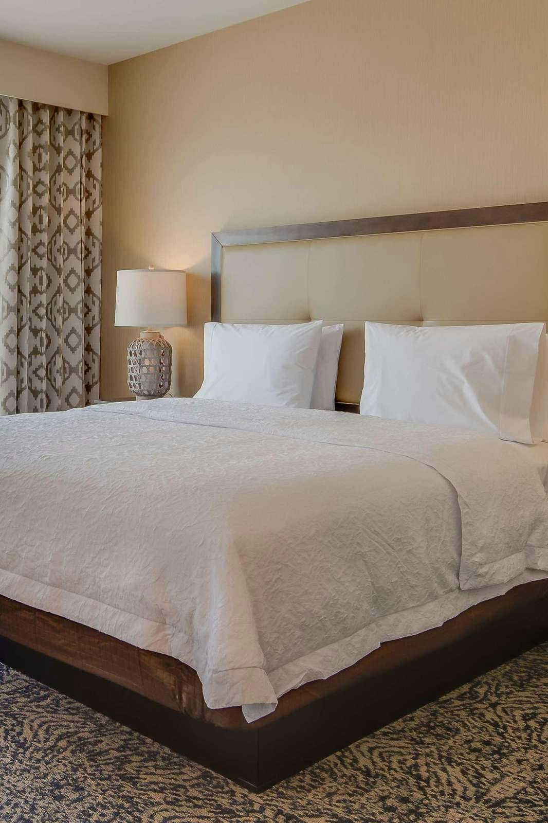 Hotel Hampton Inn & Suites Los Angeles - Glendale photo 1