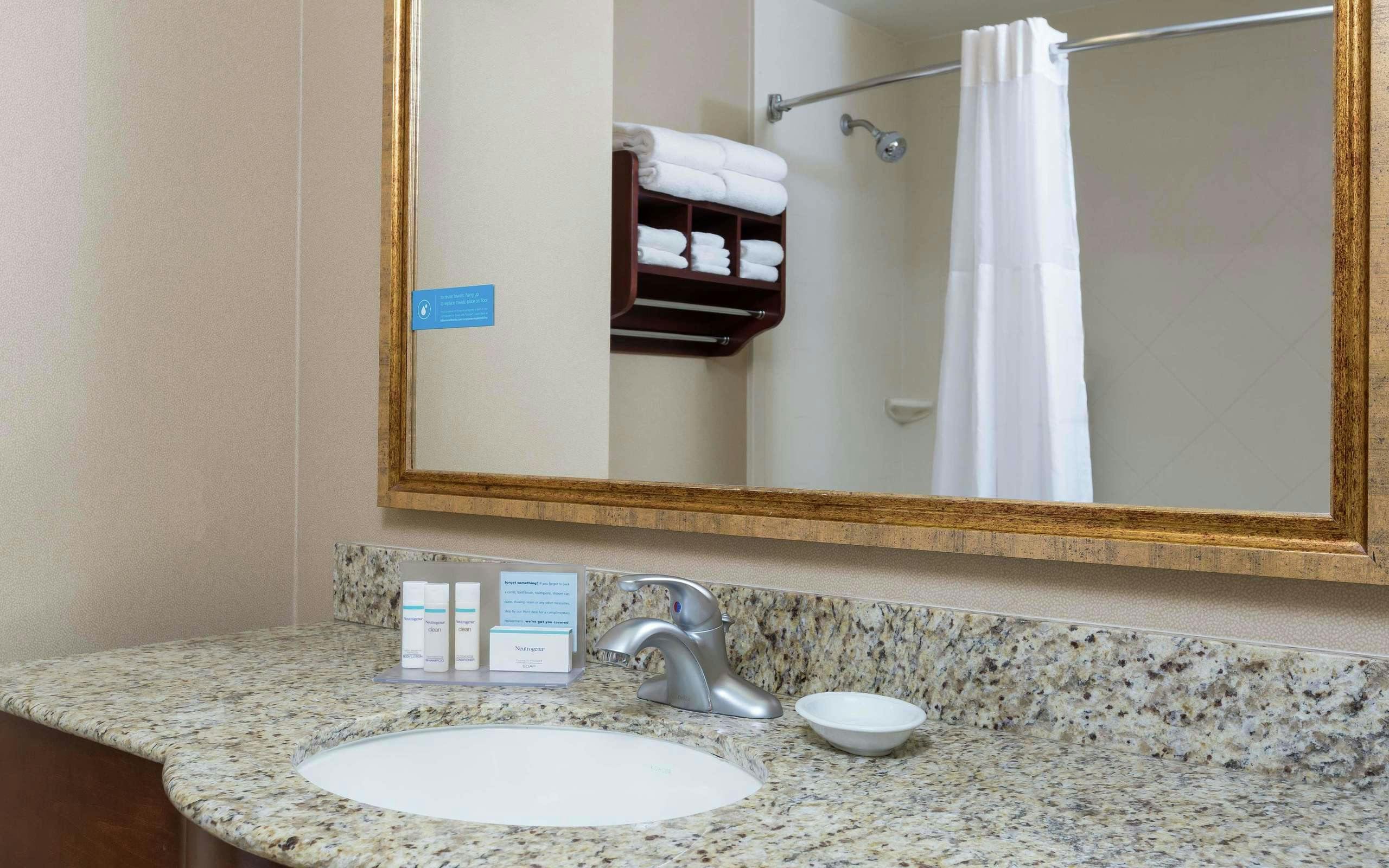 Hotel Hampton Inn & Suites Lodi photo 5