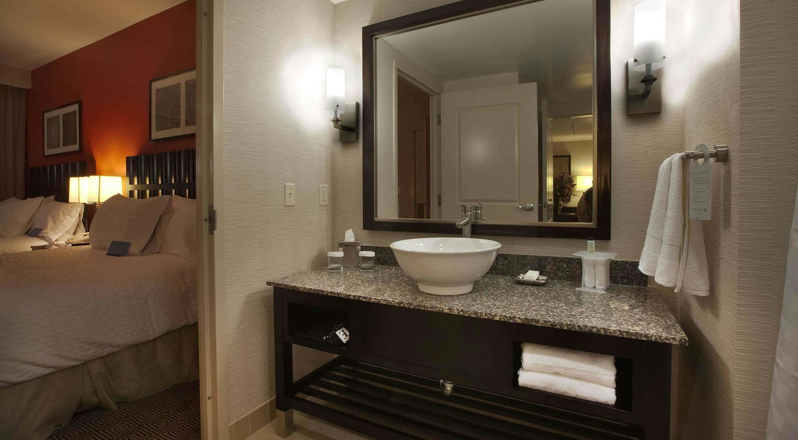 Hotel Embassy Suites Palmdale photo 5