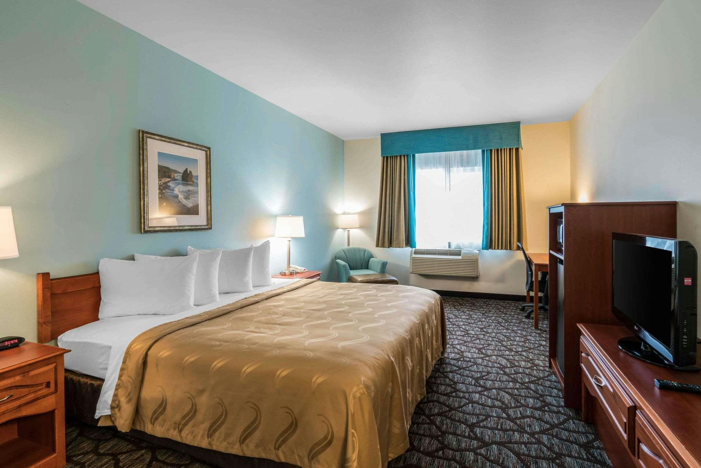 Hotel Quality Inn & Suites Sequim at Olympic National Park photo 1