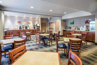 Hotel Quality Inn & Suites Sequim at Olympic National Park photo 2