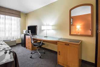 Hotel Comfort Inn & Suites Sheboygan I-43 photo 3