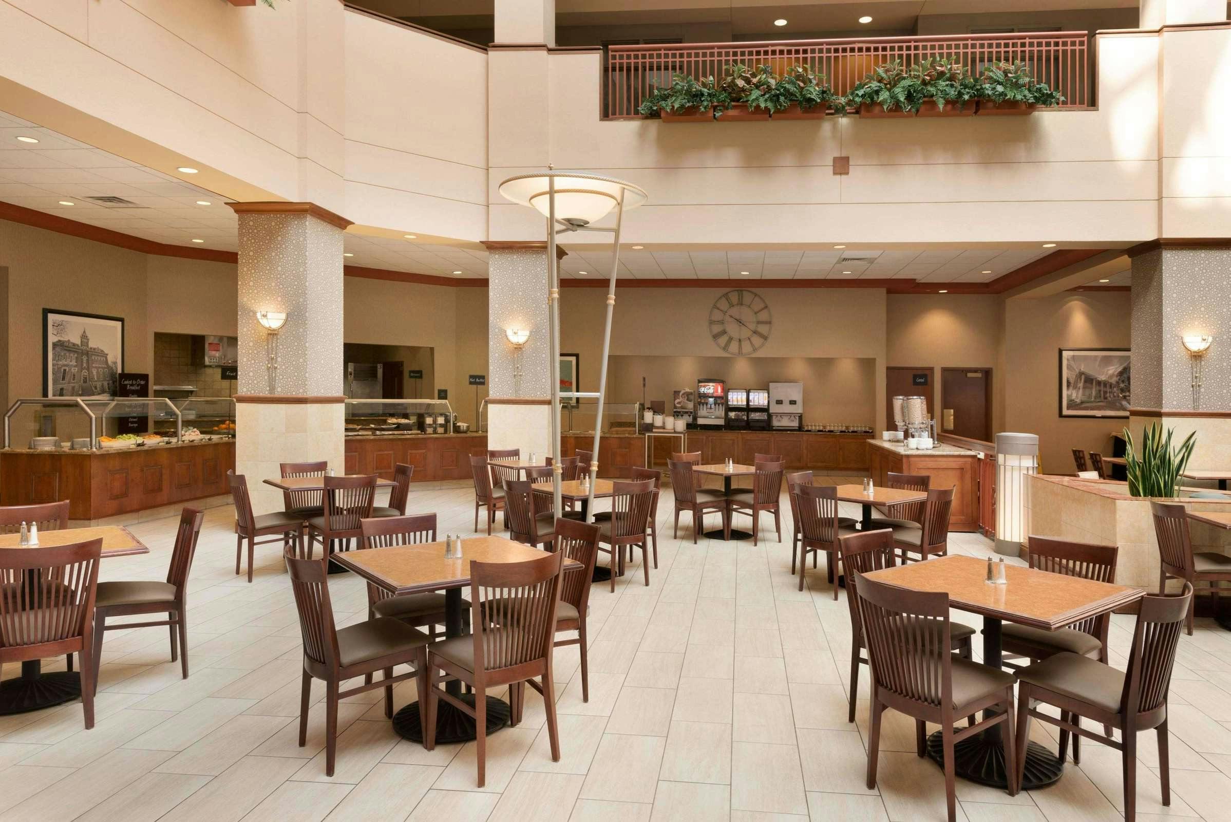 Hotel Embassy Suites by Hilton Franklin Cool Springs photo 5