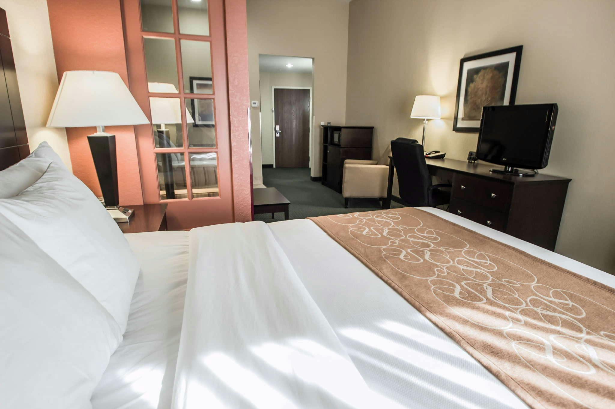 Hotel Comfort Suites Orlando Airport photo 4