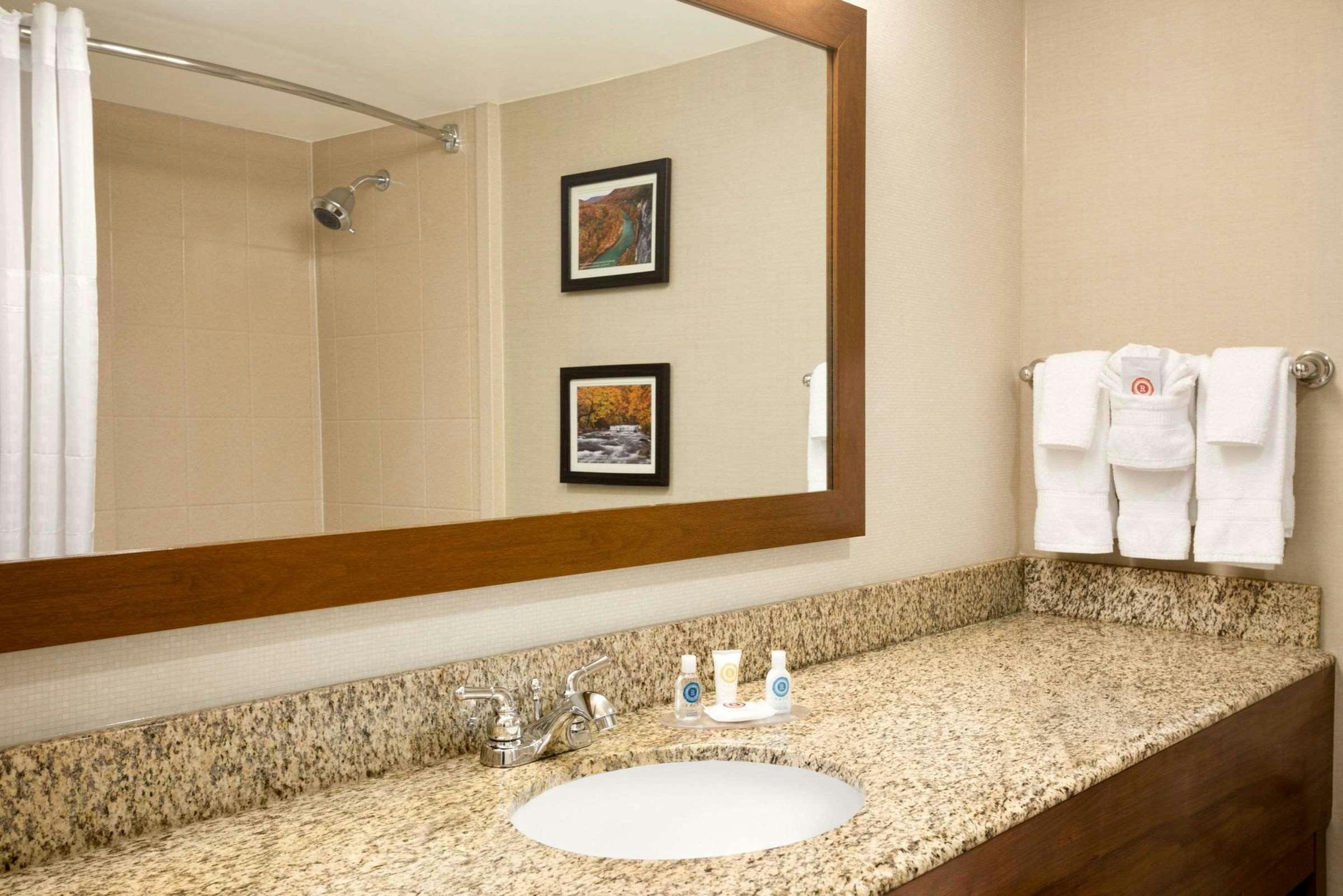 Hotel Comfort Inn & Suites Presidential - Downtown Little Rock photo 2